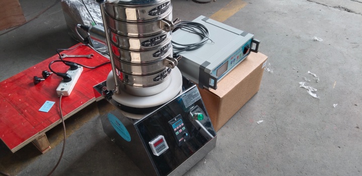 Ultrasonic test sieves